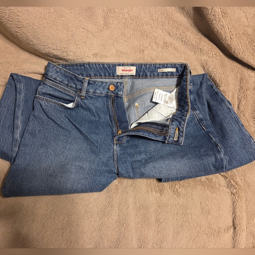 Wrangler High Rise Fierce Flare Jeans - Blue Size 10 Never Been Worn.